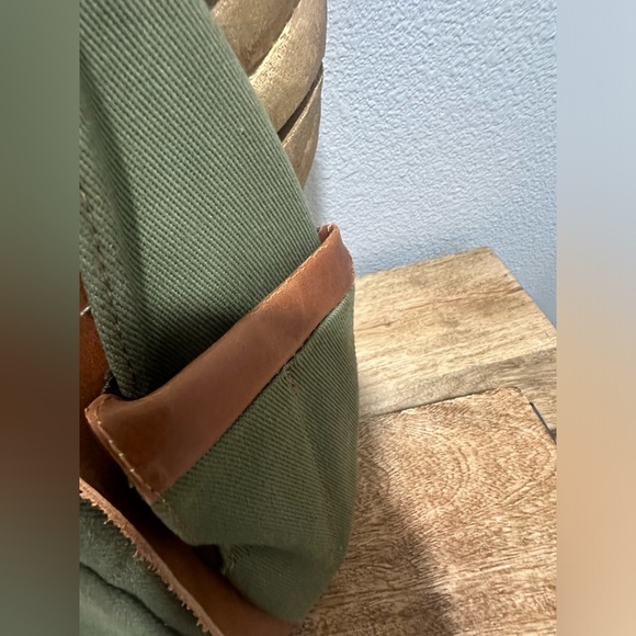 Claire Chase Colorado Sling Bag NWT $169 - Picture 5 of 6